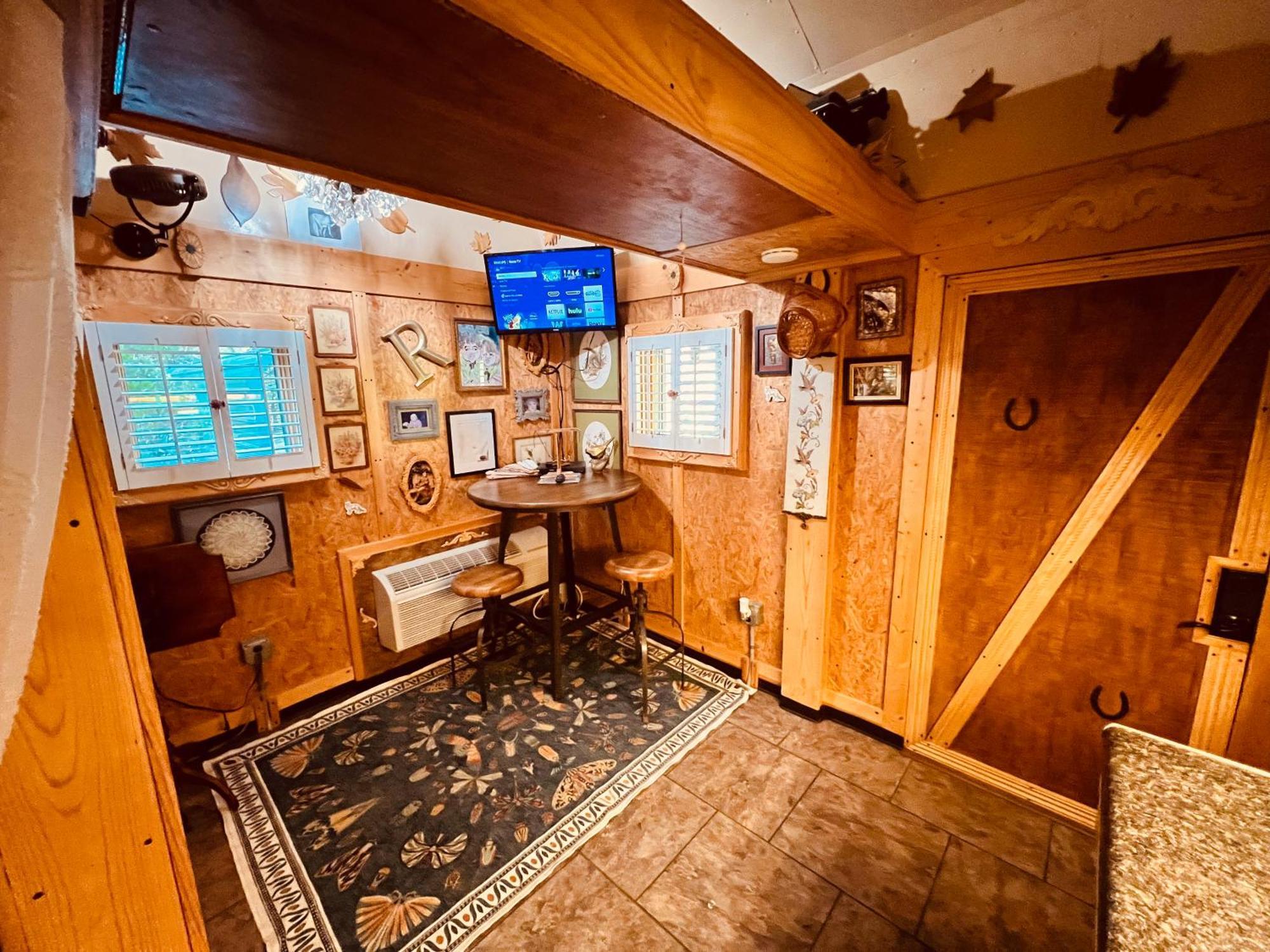 Tiny House, Wifi,Hot Tub,Secluded Villa Cosby Exteriör bild