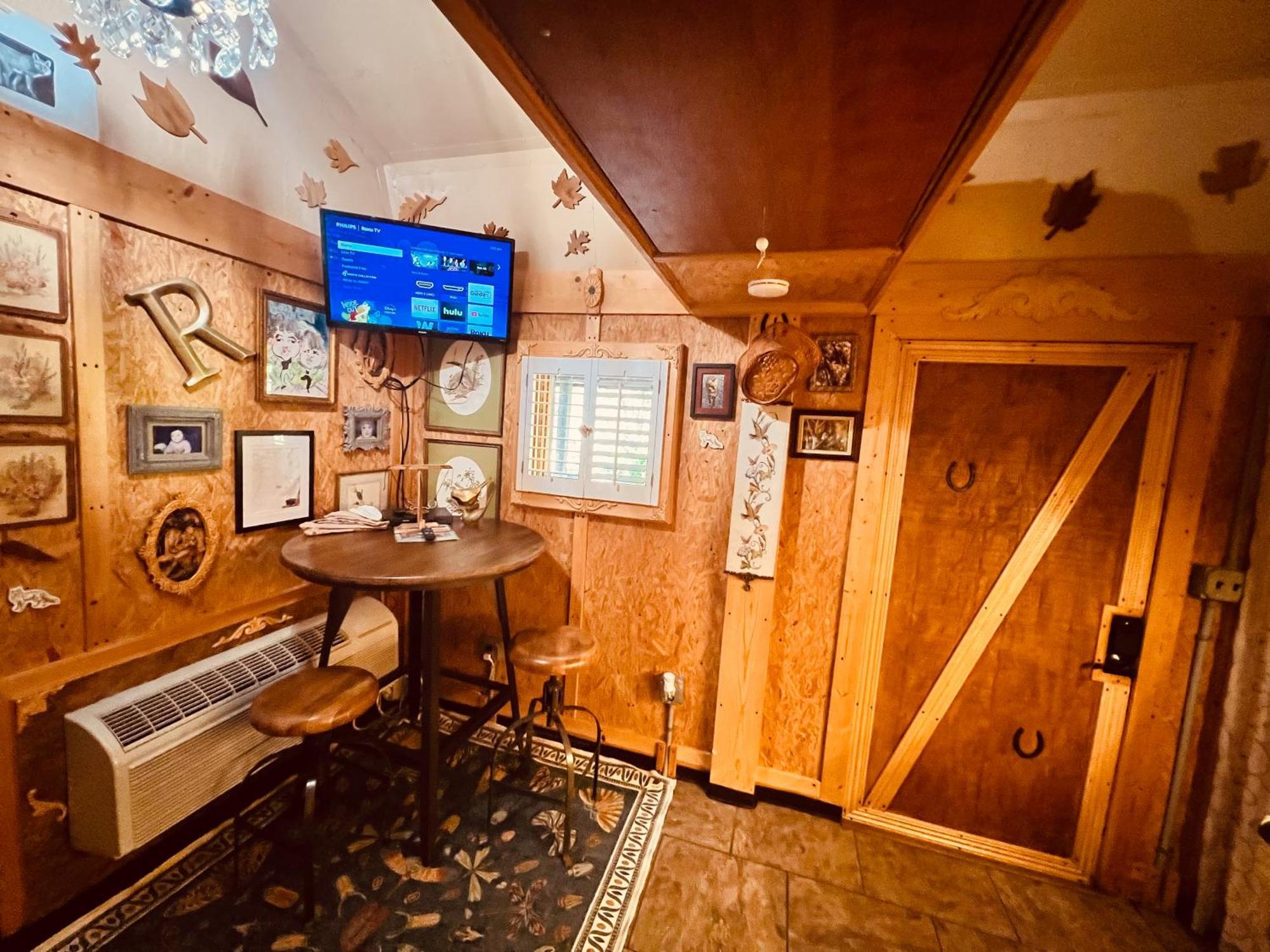 Tiny House, Wifi,Hot Tub,Secluded Villa Cosby Exteriör bild