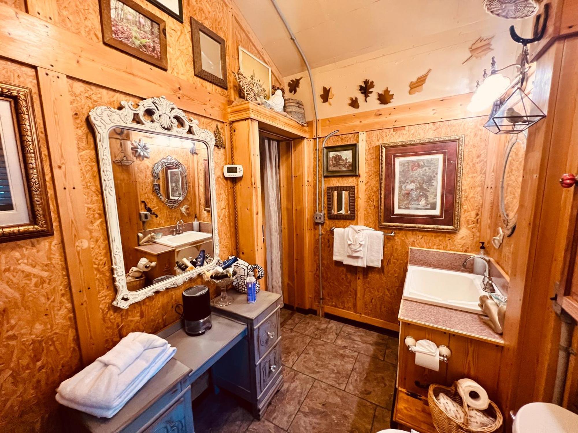 Tiny House, Wifi,Hot Tub,Secluded Villa Cosby Exteriör bild